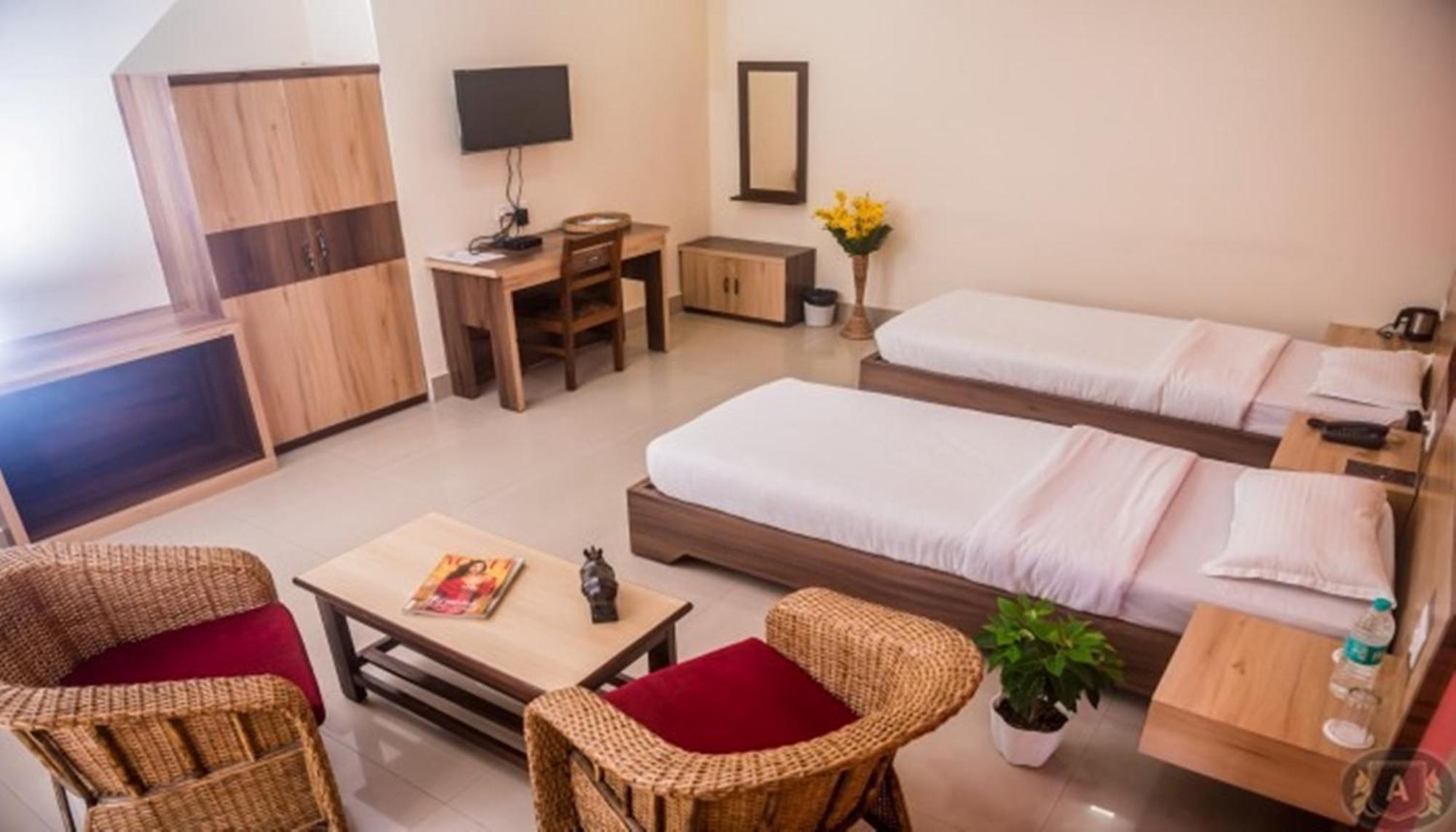 Hotel Aatreyee Dibrugarh Exterior foto