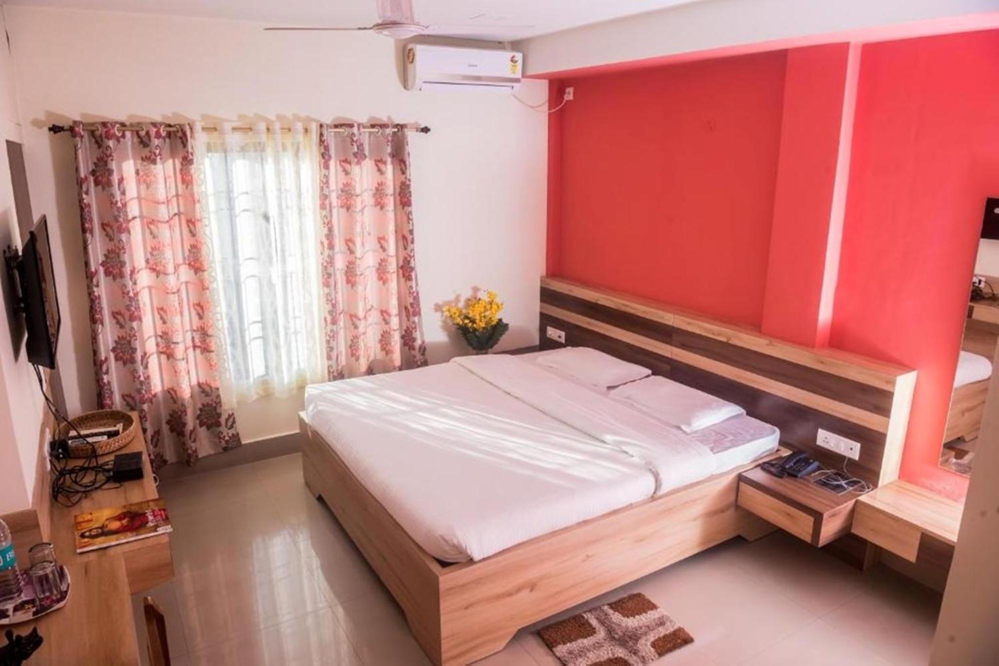 Hotel Aatreyee Dibrugarh Exterior foto